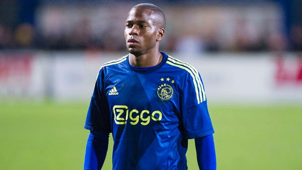 足球市场中 足球市场中